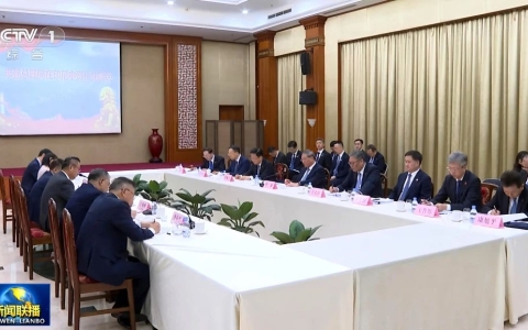 李強出席在印尼中資企業(yè)座談會新希望劉暢參加并發(fā)言
